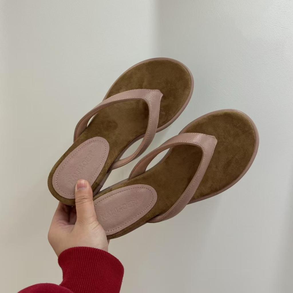 Wedge heel flip-flops shoes summer outer wear slippers 2025 new temperament versatile round head wedge heel high heel sandals women