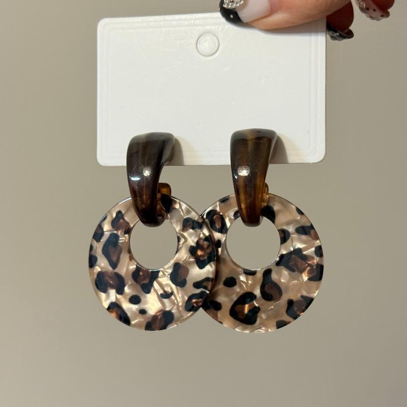 Retro Hong Kong Style Leopard Print Round Stud Earrings for Women - High-End Fashion Design Jewelry