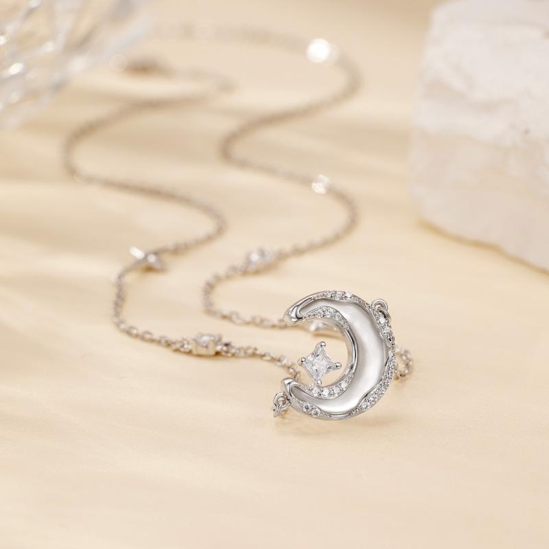 Necklace Light Luxury Design Moon Night Girl Series Moon Pendant Female Necklace Gift for Girlfriend and Girlfriend