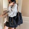Denim Hobo Tas met Gevlochten Touw Handvat Stijlvolle Dames Schoudertas voor Casual Kleding en Stranduitjes