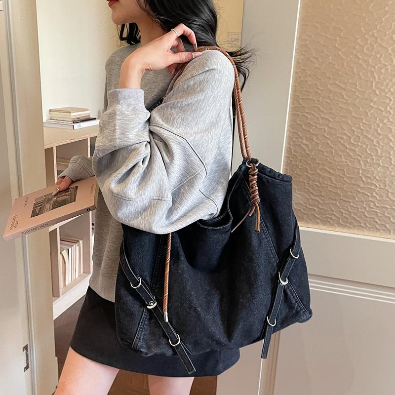 Denim Hobo Tas met Gevlochten Touw Handvat Stijlvolle Dames Schoudertas voor Casual Kleding en Stranduitjes