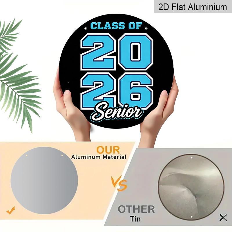 2D flaches Aluminium 2026 Abschluss-Thema Wandbehang ist in mehreren Größen erhältlich. Sein American College Schwarz-Blau Varsity-Team-Stil Design