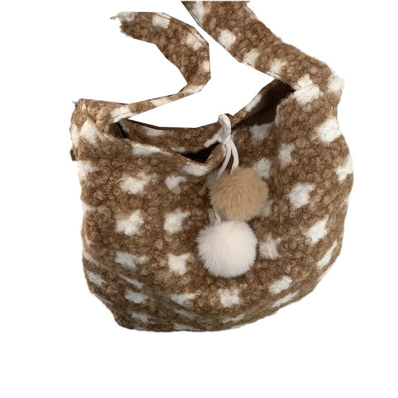 Winter New Lamb Plush Shoulder Bag 2025 New Retro Versatile Messenger Bag Niche Casual Bucket Bag