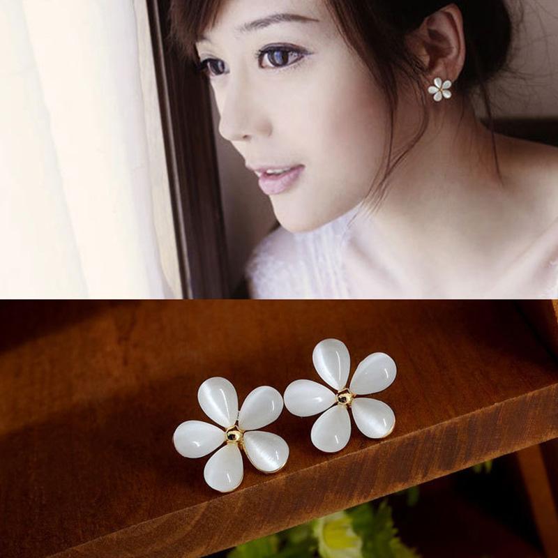 Women Stylish Pure White Flower Ear Stud