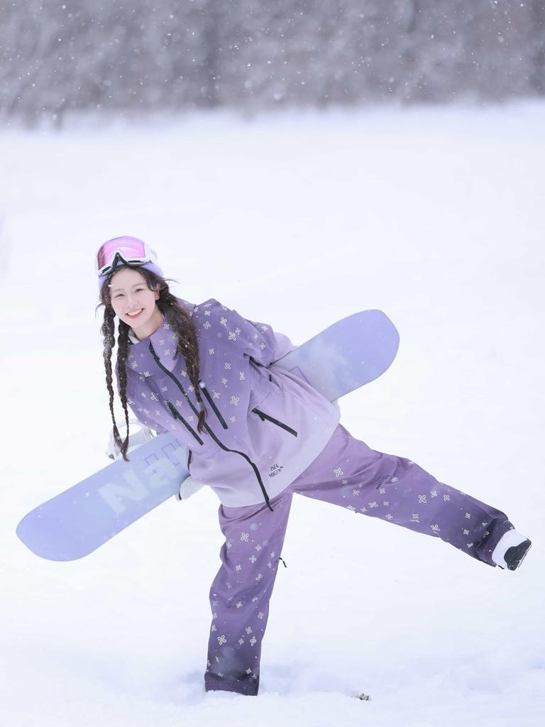 Cyxus Ski Goggles for UV Adjustable and Perfect for Mountain and Other Outdoor Model 1229 Snowboarding, Ultra-Wide 180° View, Protection, Triple-Layer