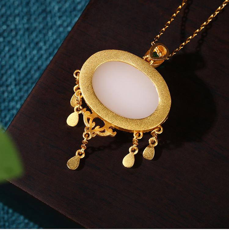 Retro Chinesischer Hofstil Emaille-Halskette mit Jade-Imitation, Blumen- und Schmetterlingsdesign, Quasten-Akzent