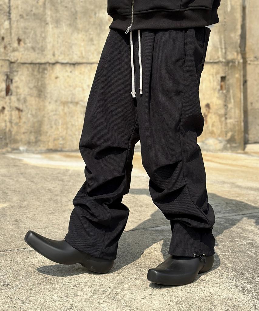 Keullako Corduroy Parachute Wide Balloon Pants (Black)