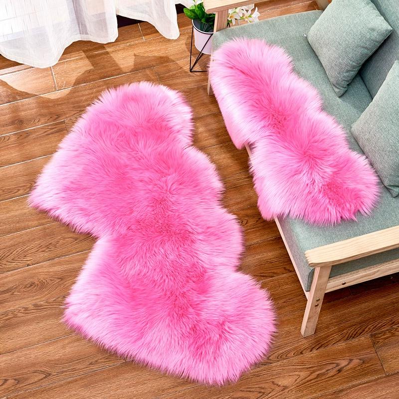 2025 New Creative Heart-shaped Plush Carpet Fashionable European Style Floor Mat Home Sofa Decoration Rugs