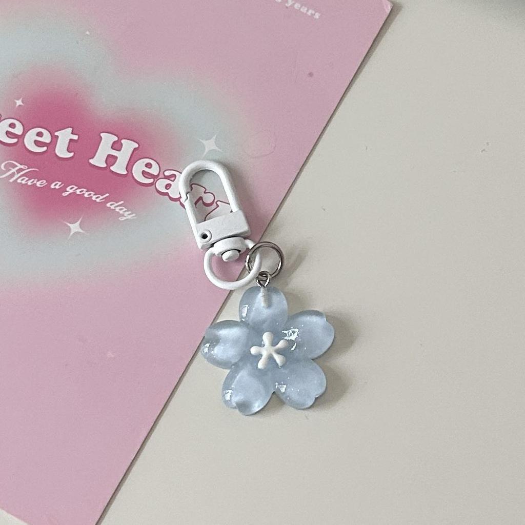 Romantic Cherry Blossom Heart Keychain – Cute Translucent Flower Pendant for Girlfriends & Besties' Backpacks