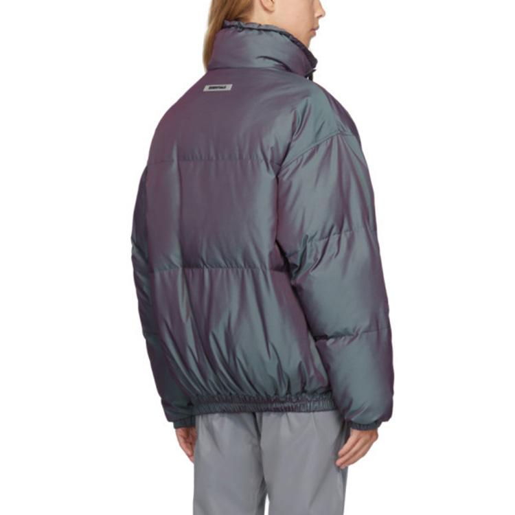 Fear of God Základní duhově reflexní péřová bunda s logem, zapínáním na zip, stojáčkem, teplým zesíleným lemem se stahovací šňůrkou, unisex svrchní oděv FOG-SS20-305