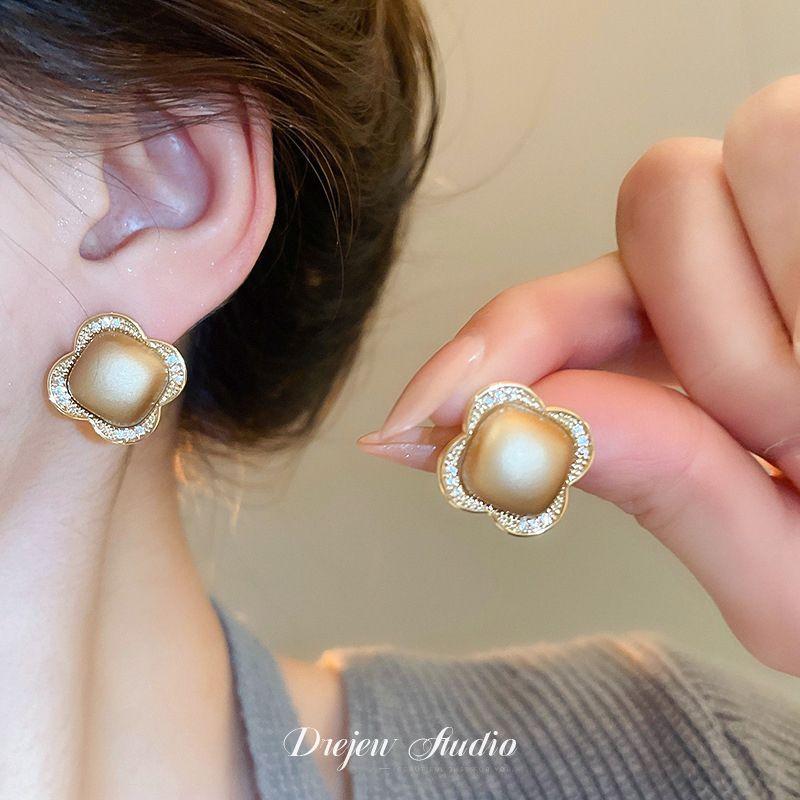 Silver Needle Simulation Camellia Stud Earrings French Retro Elegant Earrings Personalized Fashion Versatile Earrings Niche High Sense
