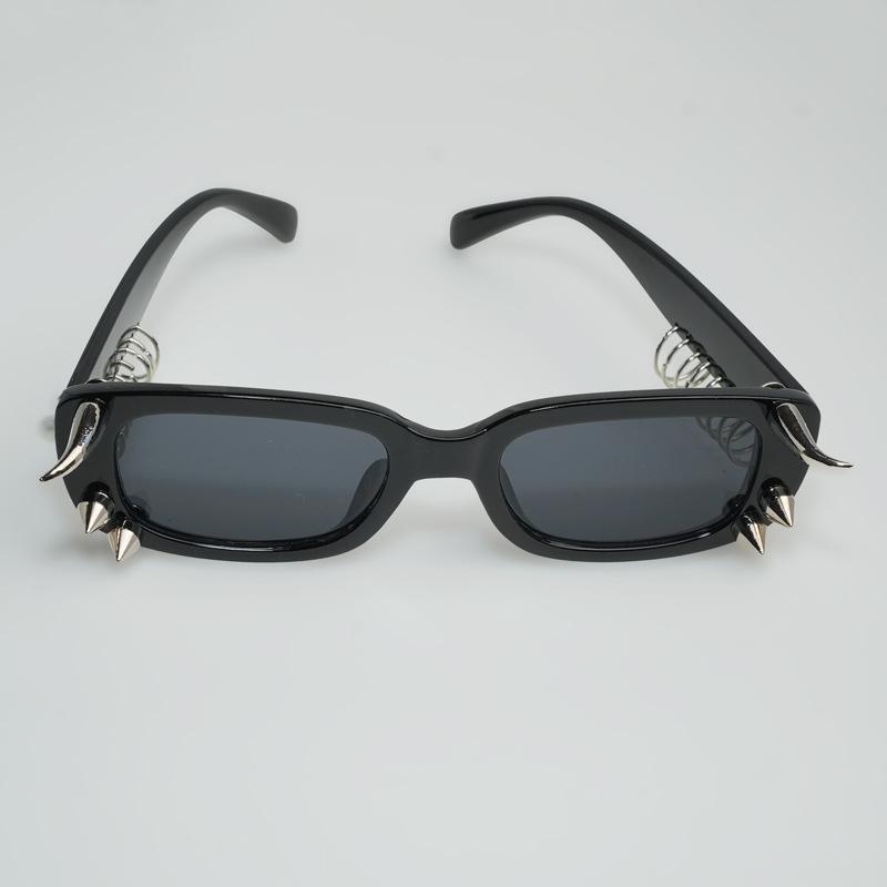 Punk Gothic Nieten Sonnenbrille Unisex Streetwear Mode Brillen