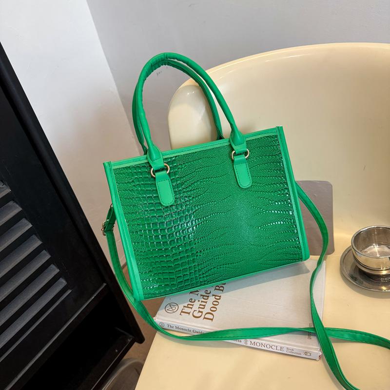 New Tote Bag Large-capacity Handbag Casual Commuting Trend Simple Crocodile Pattern Shoulder Bag