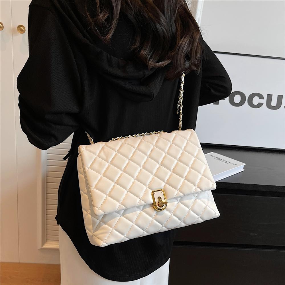 Quilted Large Chain Shoulder Bags For Women Trend Designer Crossbody Bags PU Leather Ladies Handbags Black White