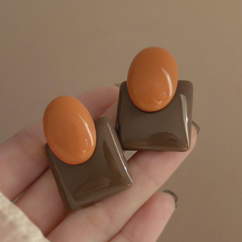 

Серьги-пусеты в стиле ретро, овальные, контрастных цветов, в гонконгском стиле, женские, нишевый стиль, креативные, модные, доступная роскошь, изысканные Silver Needle-Brown