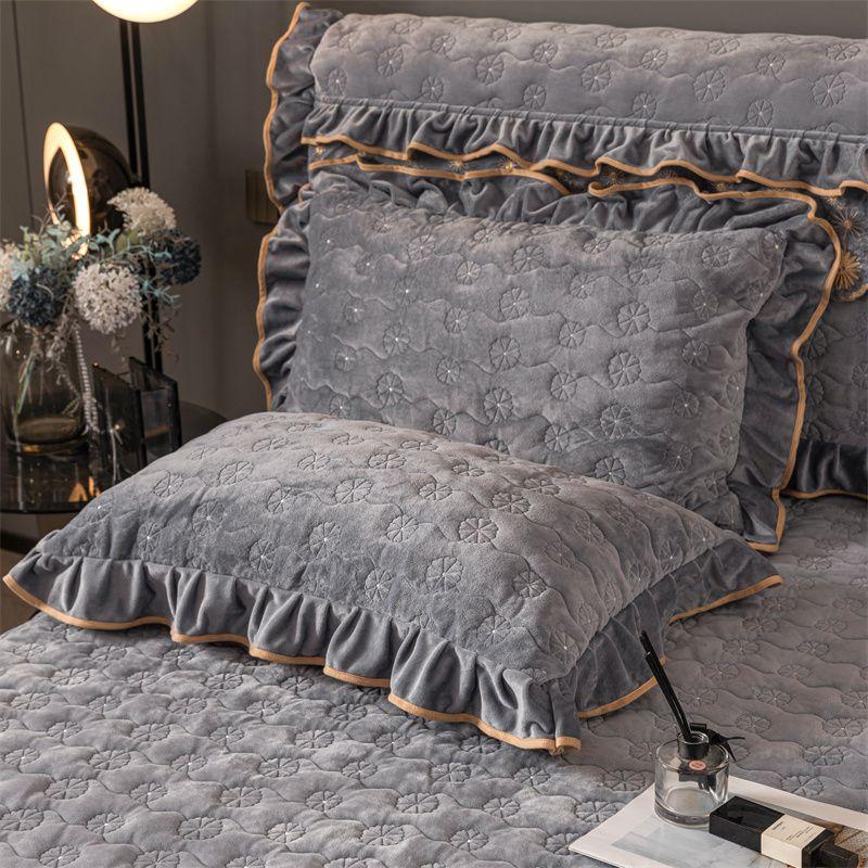 Thick Milk Velvet and Cotton Pillowcase Set Paired with Thick Velvet and Quick Heating Cotton Pillowcase for Warmth