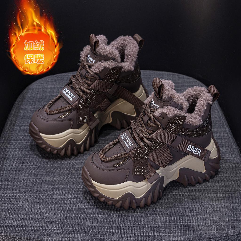 Plateau-Dad-Schuhe für Herbst und Winter sind lässig und aus Samt, um warm zu halten, und die Innensohle ist für kleine Personen erhöht.
