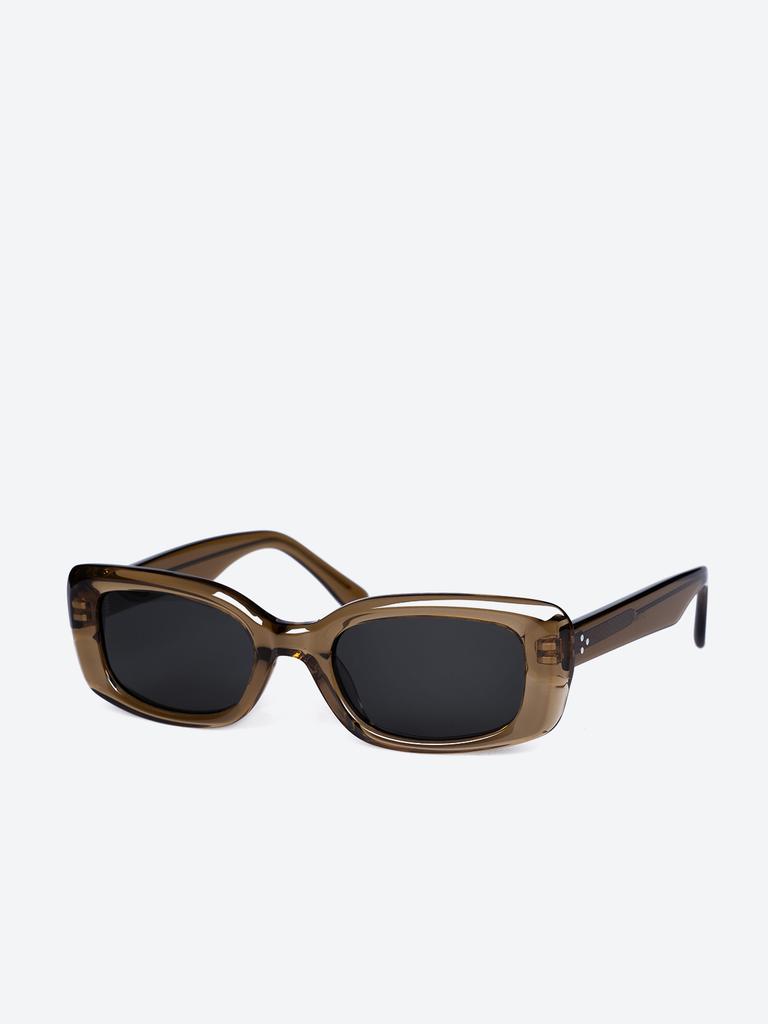 Laseuteljia Nche Brown