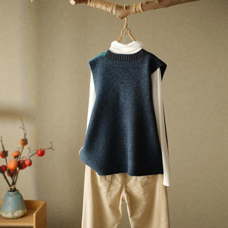Women Fashion Retro Knitted Vest Cardigan Loose Small Sweater Tank Top Female Autumn Winter 2026 Outwear Design Sense