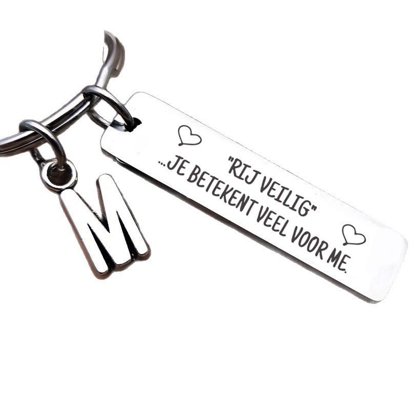 24 Буквы Горячий Стиль Длинная Полоска Титановая Сталь Буква Нержавеющая Сталь Вдохновляющий Брелок Праздничный Подарок Брелок для Рюкзака Сумки Подвеска 1.2*5CM