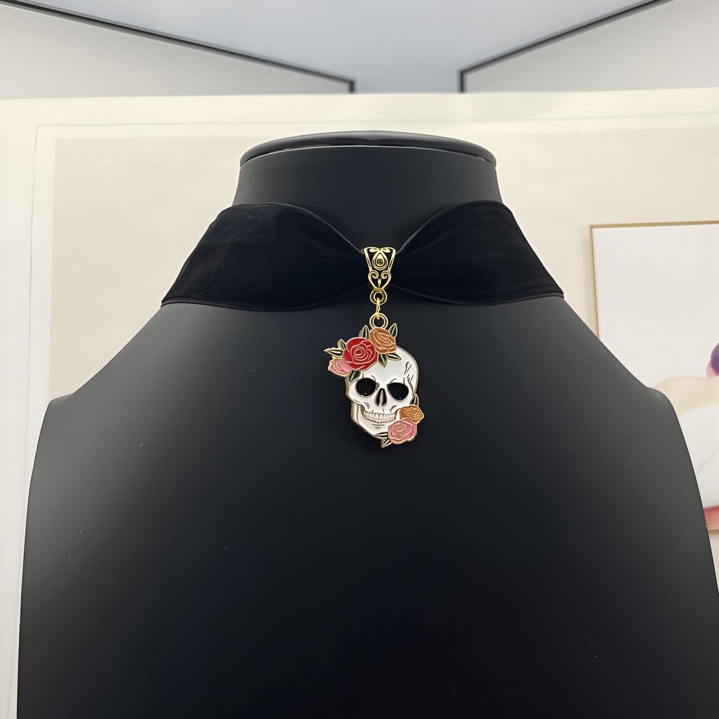 Gothic Winged Skull Heart Pendant Velvet Choker Necklace