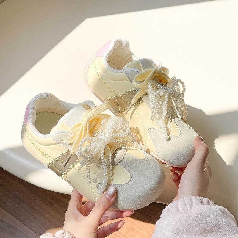 Women's spring and summer versatile little white shoes breathable mesh board shoes niche sports and leisure shoes