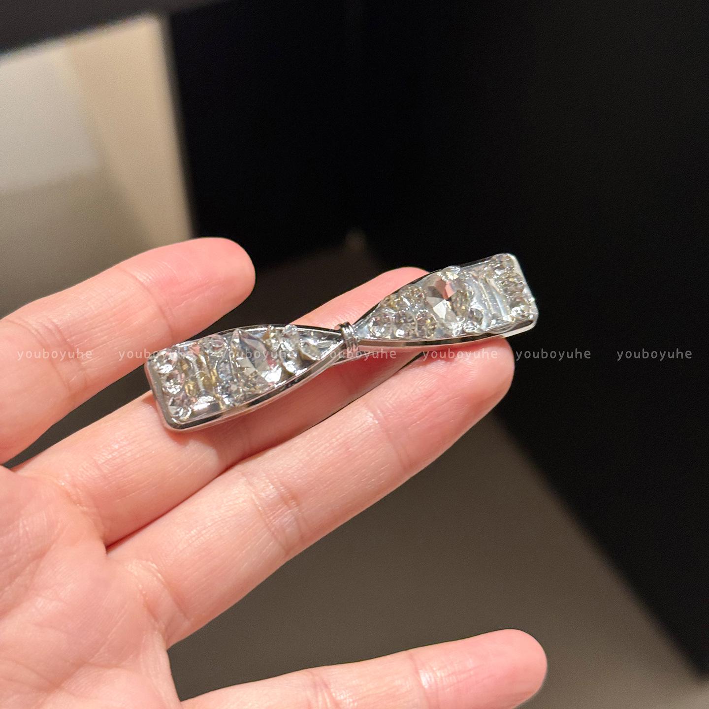 

Elegant Zircon Bow Hair Clip for Women - Exquisite Diamond Hairpin Headwear Accessory