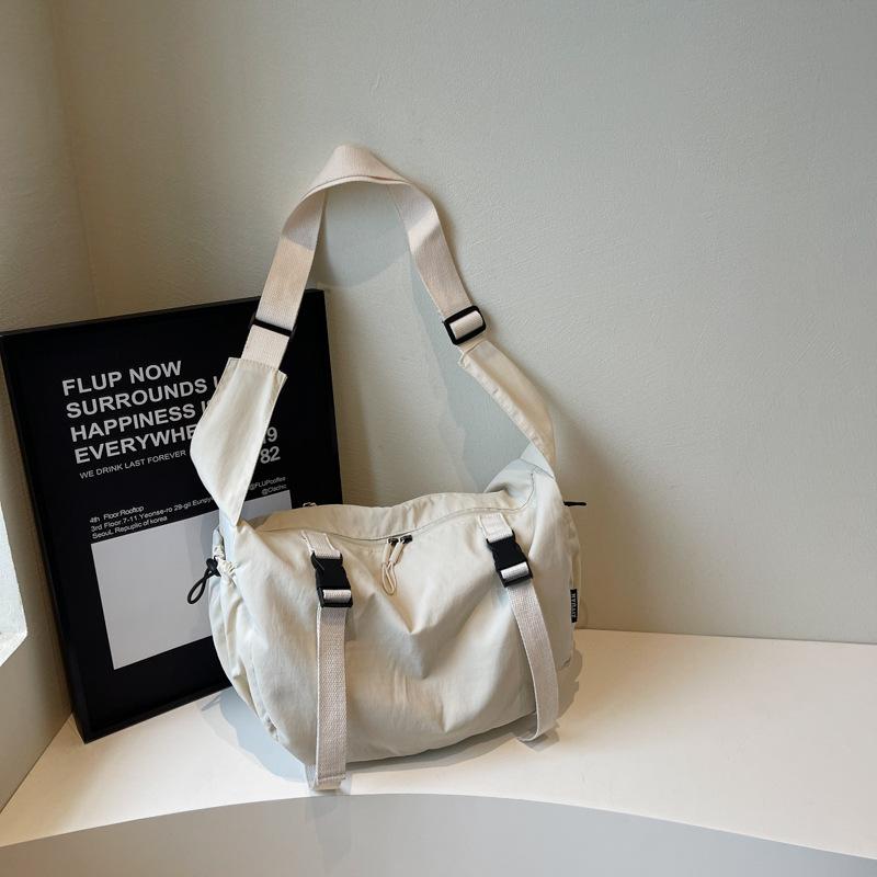 Stylish and Simple Niche Design Large Capacity Tote Bag Student Light Commute Fashion Casual Messenger Women's Bag