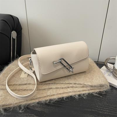 Ce nouveau sac à bandoulière messenger baguette à la mode polyvalent haut design grande capacité pour le vent