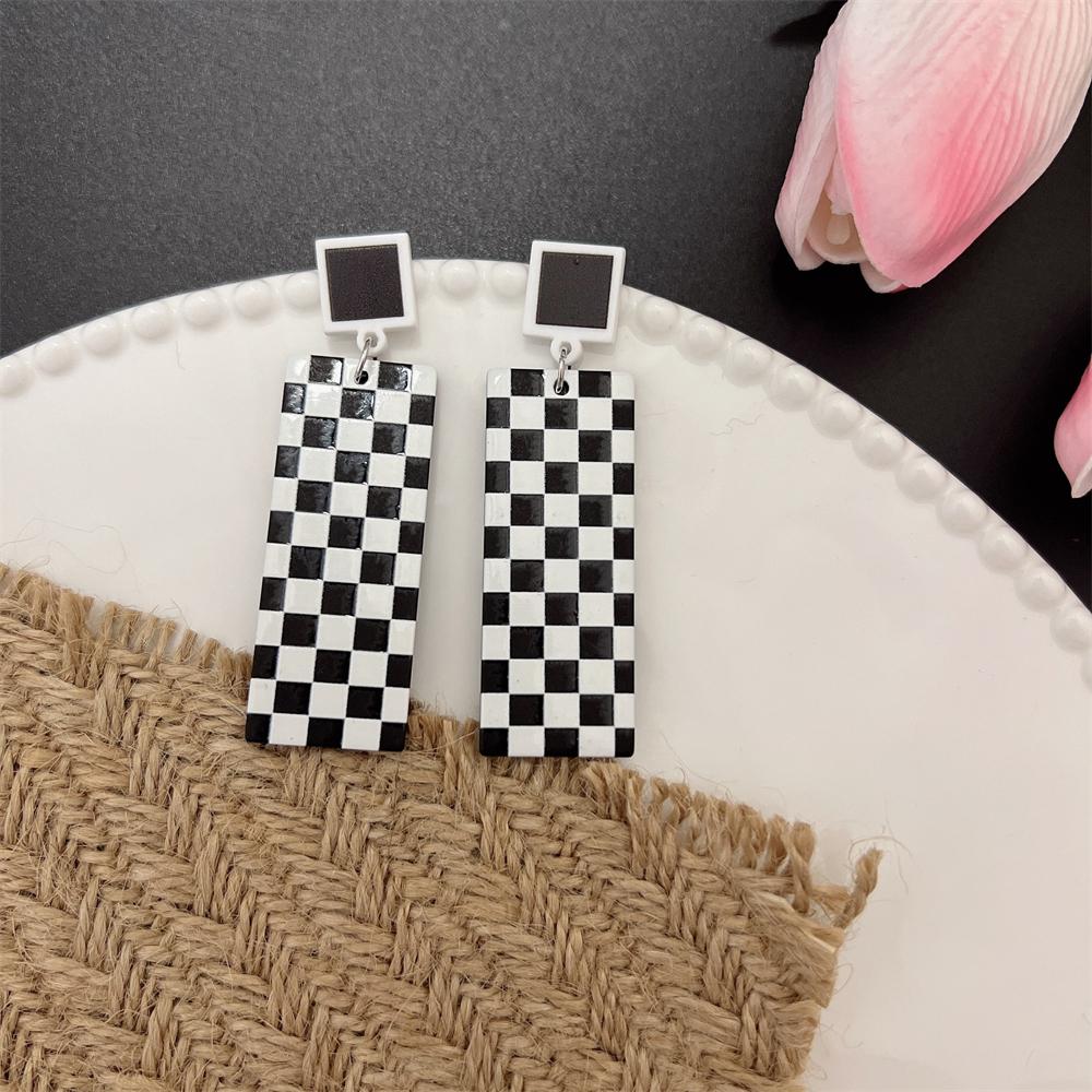 Elegant And Exaggerated Retro Geometric Black And White Striped Earrings Fashionable And Stylish Ear Accessories