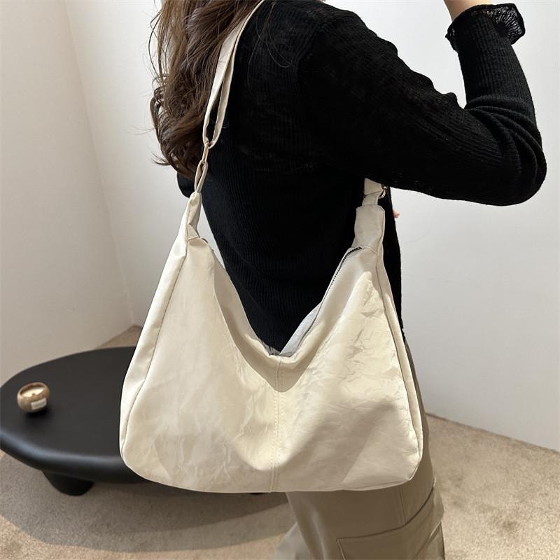Chic Minimalist Shoulder Bag For Women And Men In Solid Colors Ideal For Daily Use