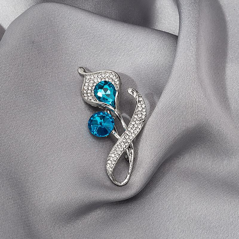 Personalisierte mit Diamanten besetzte Metallbrosche Kragenstift Kollektion, High-End Anti-Licht Blume Schmetterling Krone Brosche