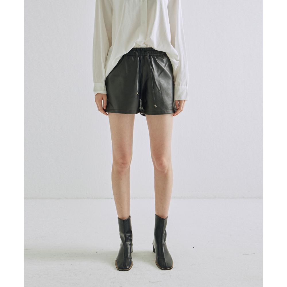 

NICKNICOLE Fake Skin Banding ShortsBlack