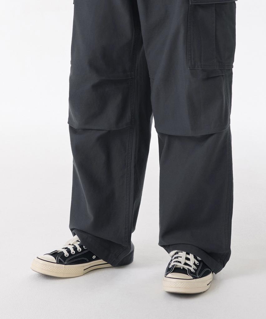 MUSINSA STANDARD Back Satin Parachute Cargo Pants [Dark Gray]