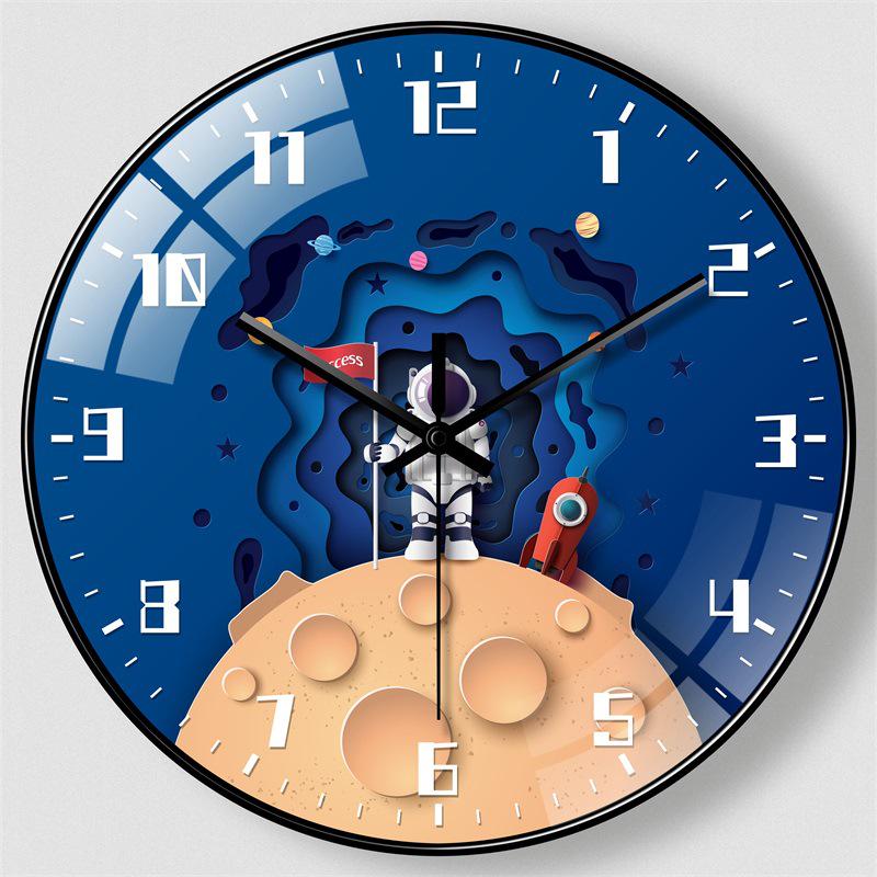 Creative Astronaut Children's Silent Wall Clock: Ideal for Bedrooms & Living Rooms