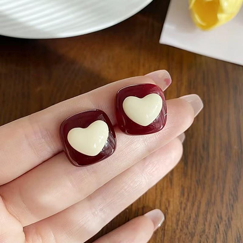 

Red Heart Christmas Earrings - Simple, Sweet, and Versatile Design for Women красный