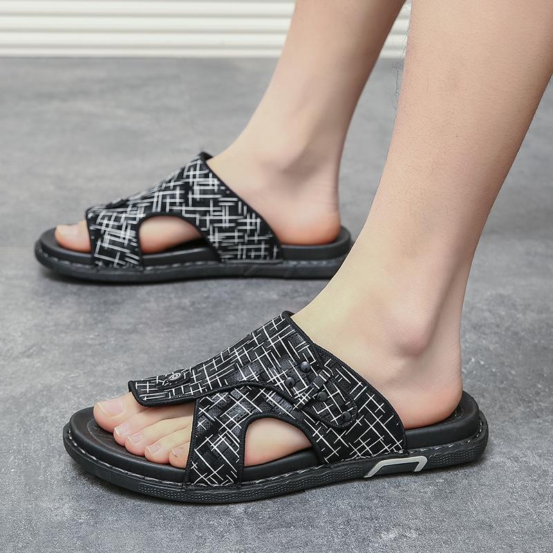 Fashion Summer Hot Selling Men's Beach Shoes Lightweight Anti Slip Camping Fishing Shoes Men's Home Flat Slippers Trendy Gold Color