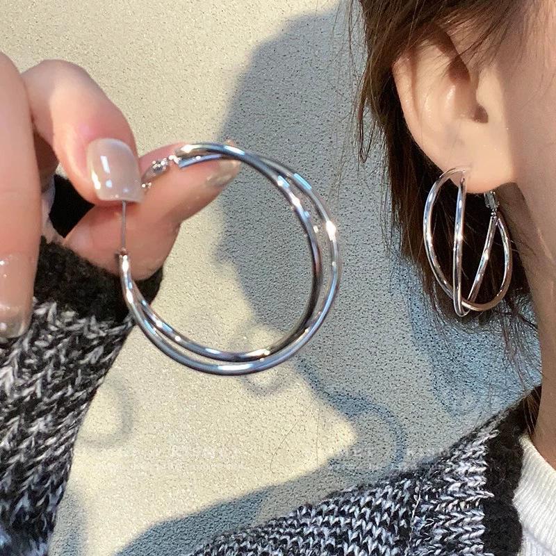 Elegante europäische und amerikanische Statement-Creolen für Damen – Luxuriöses, modisches Design für Herbst/Winter.