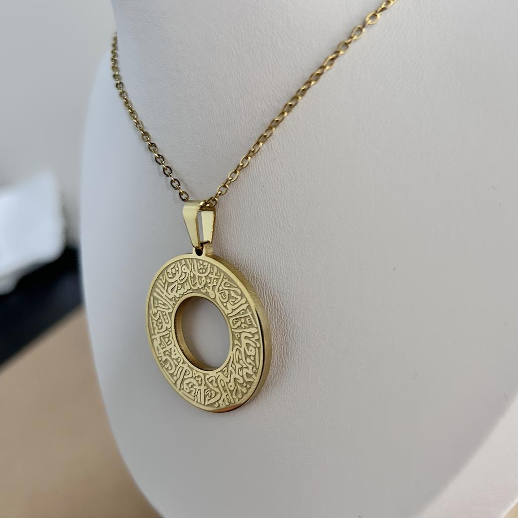 A stylish and simple Islamic Allah Islamic stainless steel necklace pendant for women and men. Fashion accessories and creative gifts.