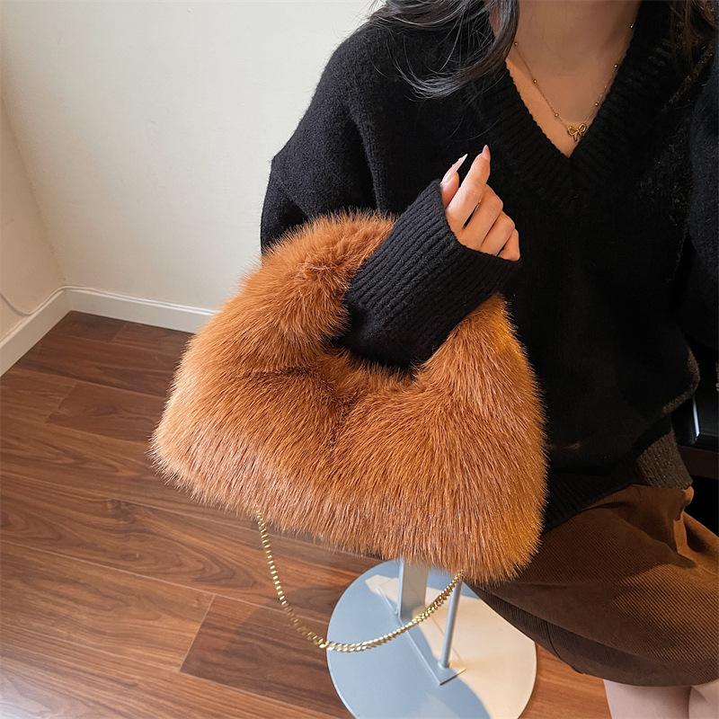 Plush Bag Women's Large Capacity 2025 New Autumn and Winter Casual Shoulder Handbag Fluffy Commuter Dumpling Bag