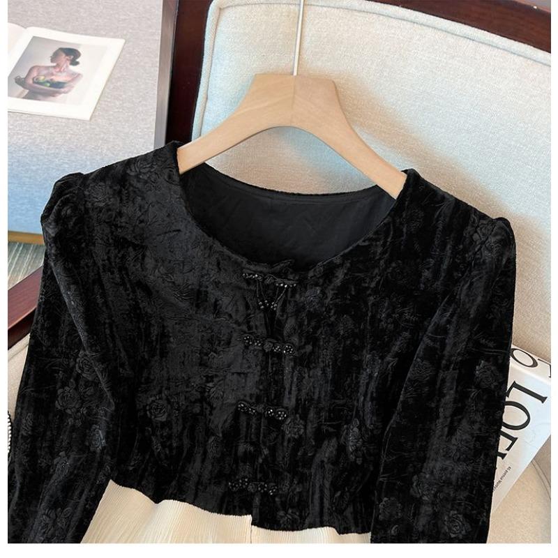 Retro Button Stitched Round Pullover Shirt with Long Sleeves Fashionable Gold Velvet Women's Top