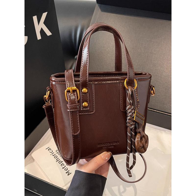 High-end Small Bag Women's 2025 New Autumn and Winter Versatile Messenger Bag Fashion Super Fire Portable Bucket Bag