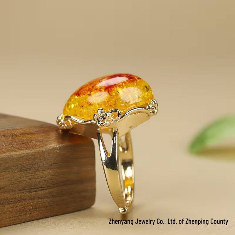 Anillo unisex ajustable de ámbar en amarillo miel con detalles en oro rosa