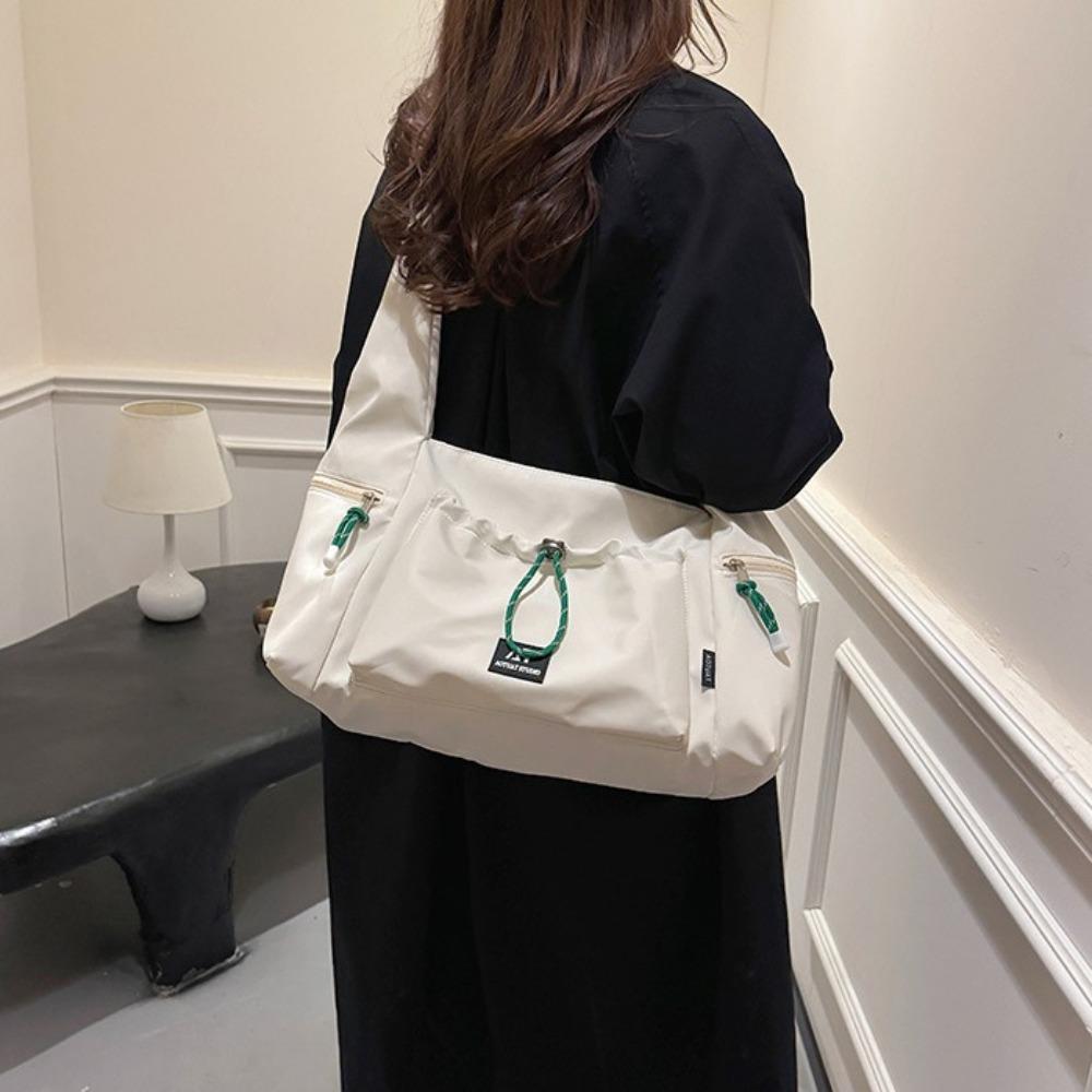 Large Capacity Nylon Shoulder Bag Korean Style Commuting Tote Bag Sports Crossbody Bag  Travel