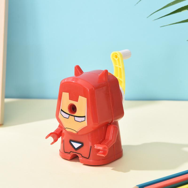 

Мультяшная точилка для карандашей с ручным приводом «Лига справедливости» для мальчиков и студентов ярко-красный