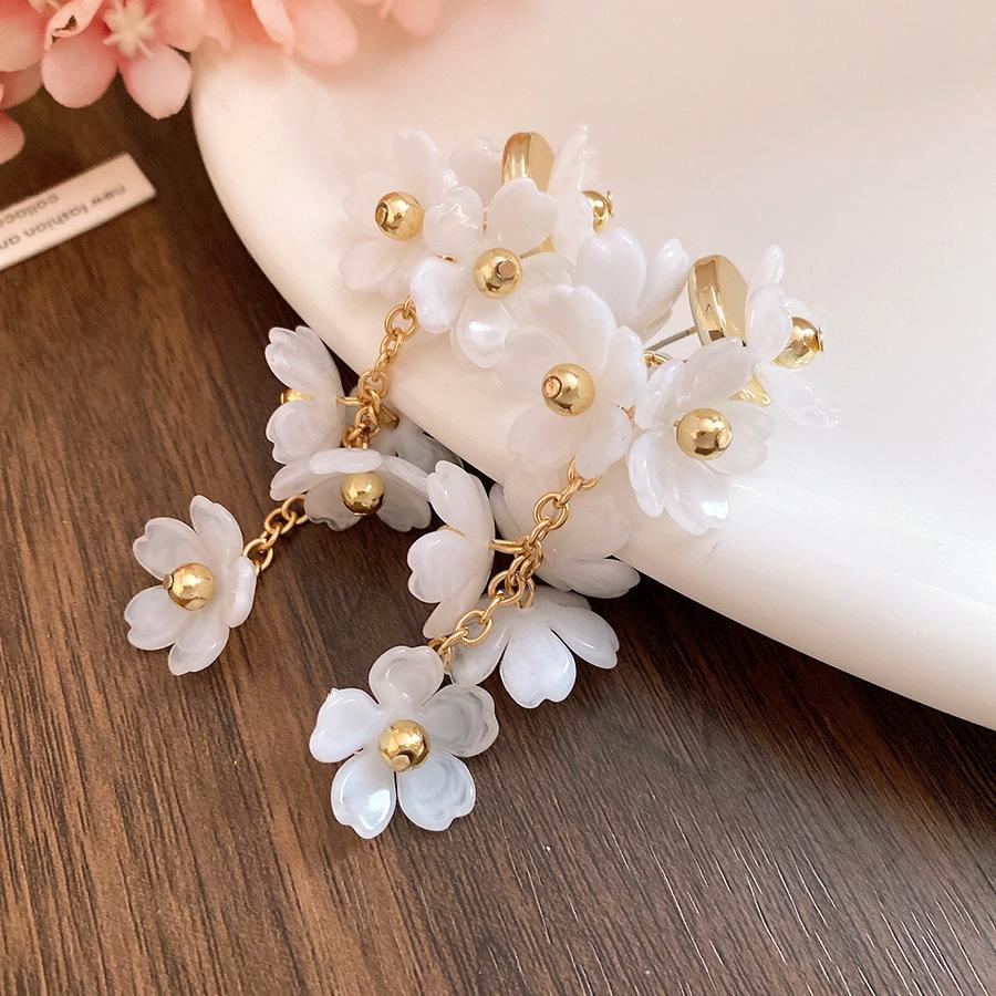 

Steel needle acrylic flower fringed earrings Mori super fairy sweet temperament earrings light luxury high-end earrings