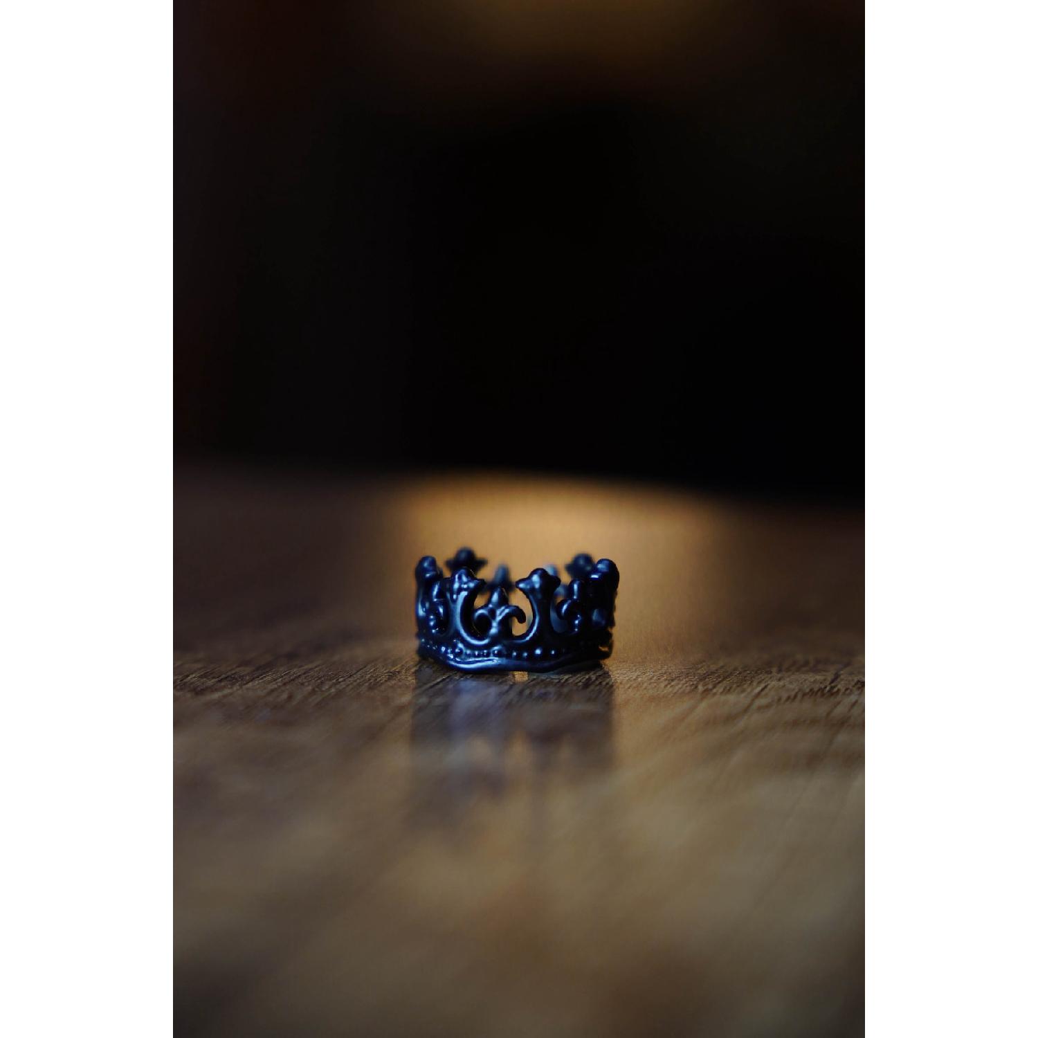 

Модель King Crown, черное регулируемое кольцо