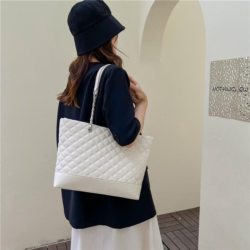 Korean Version Large Capacity Bag for Women's Spring and Summer New Fashion Diamond Grid Chain Shoulder Bag, Simple Commuting Tote Bag