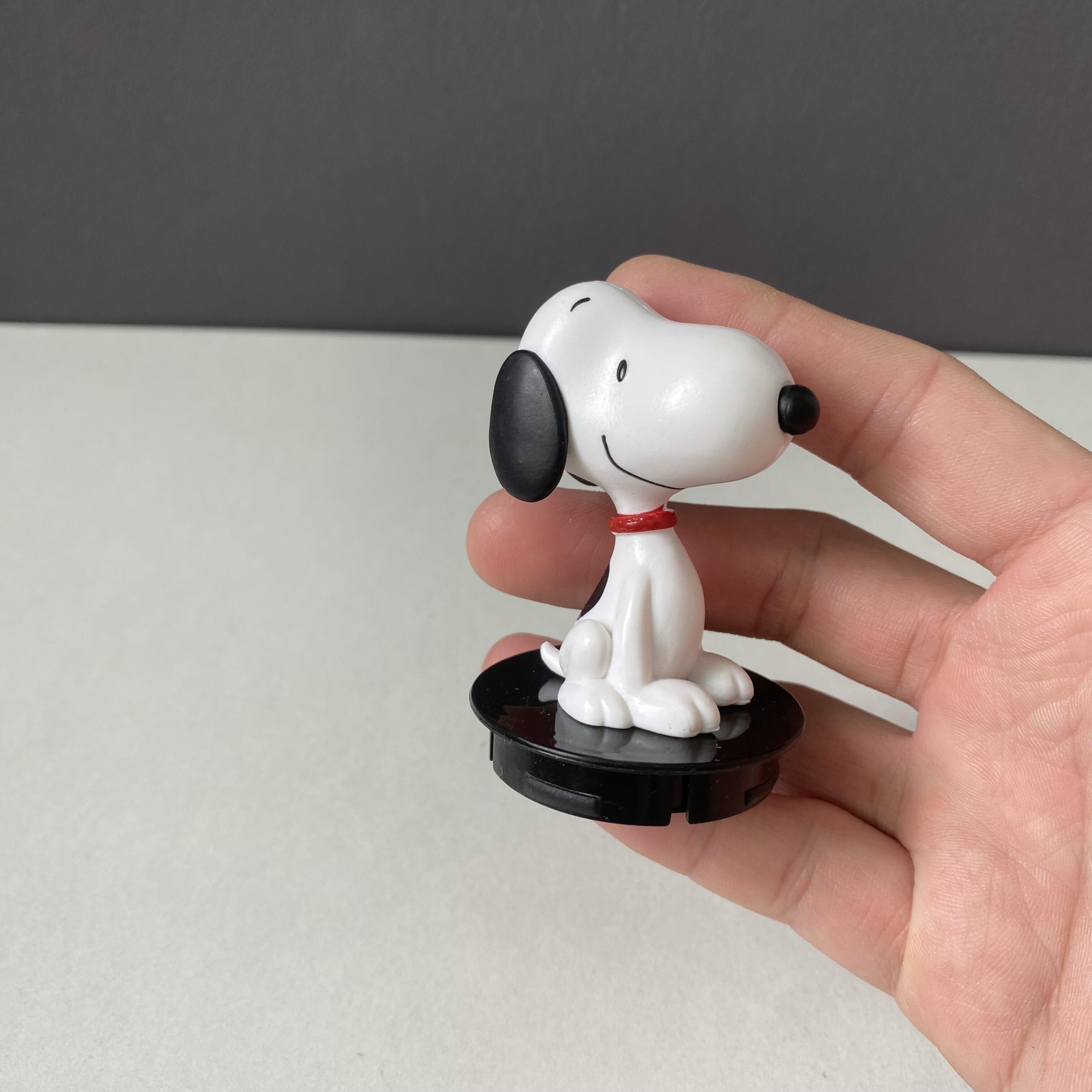 

Studios Loose Beagle Dog Boy Figure Set - Classic Cartoon Movie Collectible Doll Display Toy