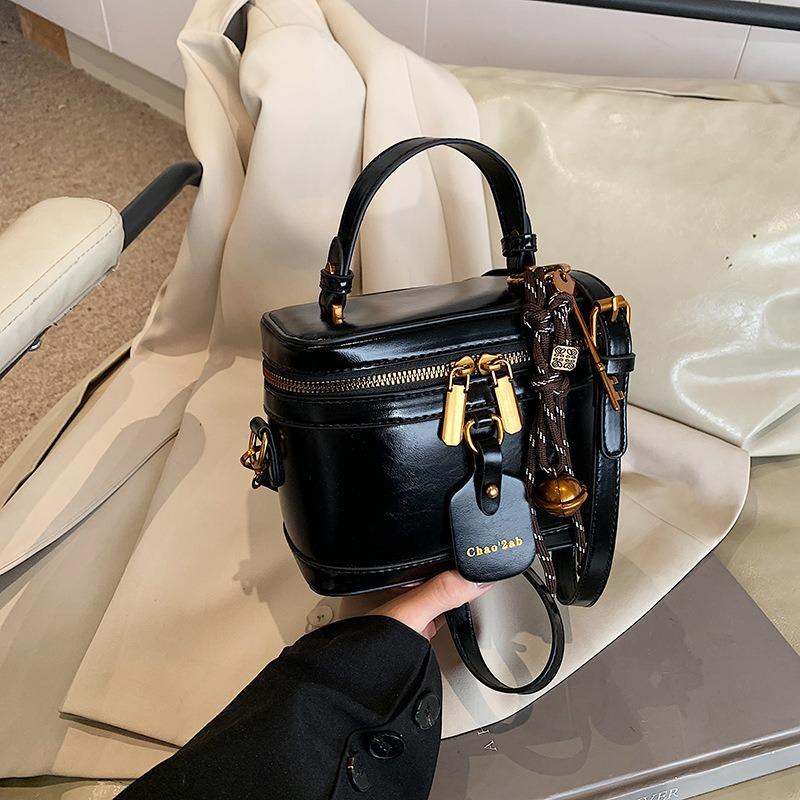 Retro portable shoulder bag women's autumn and winter new versatile messenger bag fashion box bag small square bag